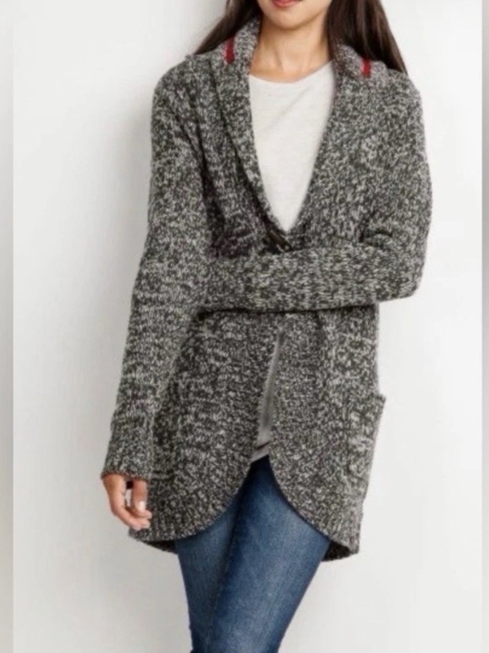 Roots Canada Women's
Lambswool Cardigan Size S
Grey&White Cozy Cabin core in EUC